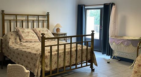 Une maison pleine de vie et de possibilités avec piscine et 2 hectares et demi et ... 9 chambres !