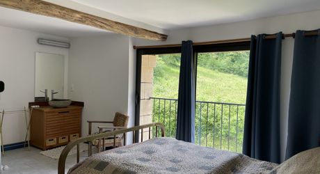 Une maison pleine de vie et de possibilités avec piscine et 2 hectares et demi et ... 9 chambres !