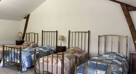 Une maison pleine de vie et de possibilités avec piscine et 2 hectares et demi et ... 9 chambres !