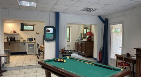 Une maison pleine de vie et de possibilités avec piscine et 2 hectares et demi et ... 9 chambres !