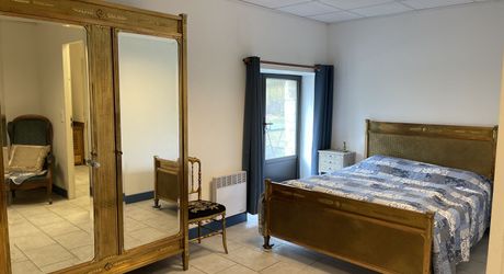 Une maison pleine de vie et de possibilités avec piscine et 2 hectares et demi et ... 9 chambres !