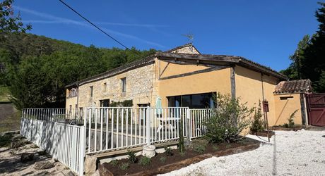 Une maison pleine de vie et de possibilités avec piscine et 2 hectares et demi et ... 9 chambres !