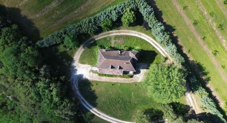 Entre ciel et vallées, une maison de pierre au cœur du Périgord Noir