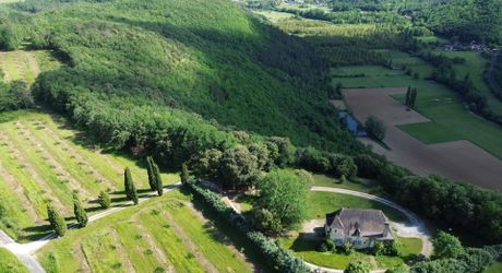 Entre ciel et vallées, une maison de pierre au cœur du Périgord Noir
