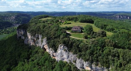 Entre ciel et vallées, une maison de pierre au cœur du Périgord Noir