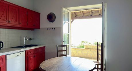 Entre ciel et vallées, une maison de pierre au cœur du Périgord Noir