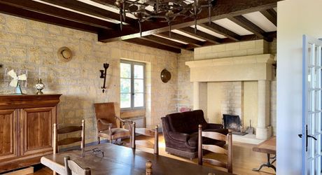 Entre ciel et vallées, une maison de pierre au cœur du Périgord Noir