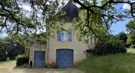 Entre ciel et vallées, une maison de pierre au cœur du Périgord Noir