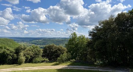 Entre ciel et vallées, une maison de pierre au cœur du Périgord Noir