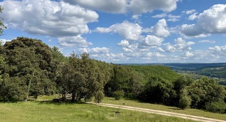 Entre ciel et vallées, une maison de pierre au cœur du Périgord Noir