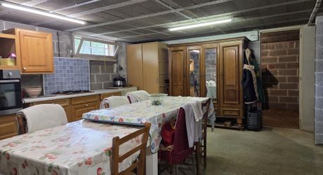 Grande maison de 4 chambres, bureau et sous-sol total