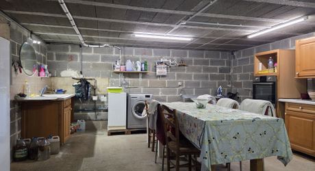 Grande maison de 4 chambres, bureau et sous-sol total