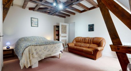 Grande maison de 4 chambres, bureau et sous-sol total