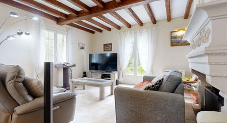 Grande maison de 4 chambres, bureau et sous-sol total