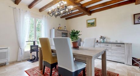 Grande maison de 4 chambres, bureau et sous-sol total