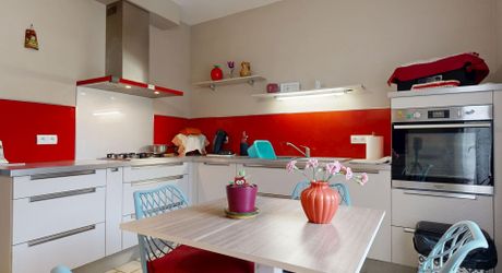 Grande maison de 4 chambres, bureau et sous-sol total