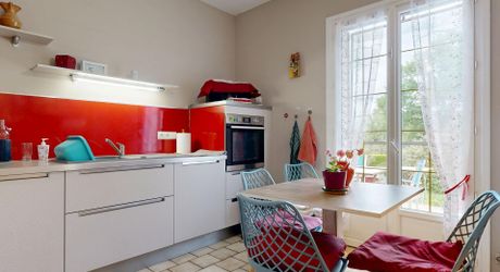 Grande maison de 4 chambres, bureau et sous-sol total