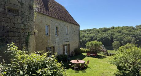 EXCLUSIVITÉ - Manoir médiéval avec vue panoramique et jardin suspendu en Périgord Noir proche Sarlat