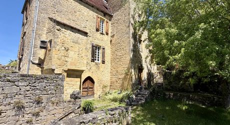 EXCLUSIVITÉ - Manoir médiéval avec vue panoramique et jardin suspendu en Périgord Noir proche Sarlat