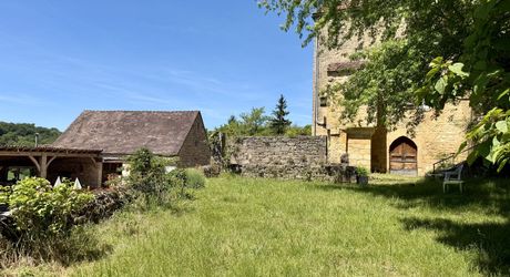 EXCLUSIVITÉ - Manoir médiéval avec vue panoramique et jardin suspendu en Périgord Noir proche Sarlat