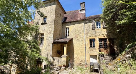 EXCLUSIVITÉ - Manoir médiéval avec vue panoramique et jardin suspendu en Périgord Noir proche Sarlat