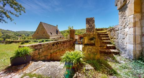 EXCLUSIVITÉ - Manoir médiéval avec vue panoramique et jardin suspendu en Périgord Noir proche Sarlat