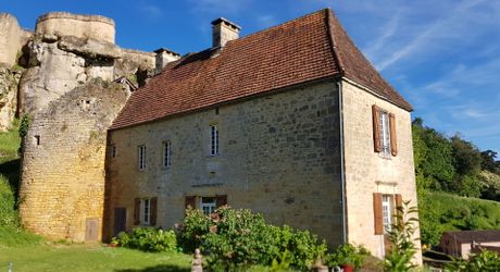 EXCLUSIVITÉ - Manoir médiéval avec vue panoramique et jardin suspendu en Périgord Noir proche Sarlat