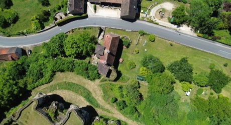 EXCLUSIVITÉ - Manoir médiéval avec vue panoramique et jardin suspendu en Périgord Noir proche Sarlat