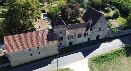Périgord Noir – Propriété en pierre avec 5 gîtes et piscine chauffée