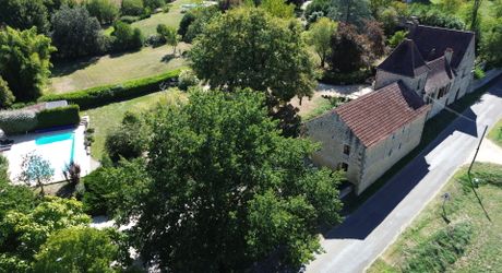 Périgord Noir – Propriété en pierre avec 5 gîtes et piscine chauffée