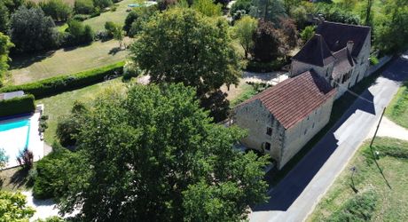 Périgord Noir – Propriété en pierre avec 5 gîtes et piscine chauffée