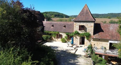 Périgord Noir – Propriété en pierre avec 5 gîtes et piscine chauffée