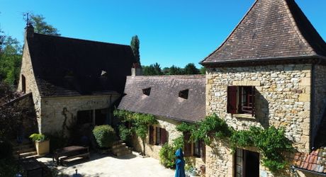 Périgord Noir – Propriété en pierre avec 5 gîtes et piscine chauffée
