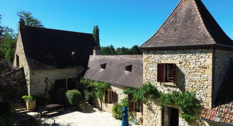 Périgord Noir – Propriété en pierre avec 5 gîtes et piscine chauffée