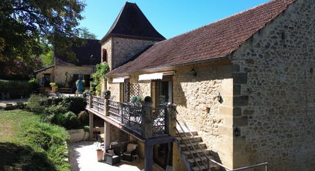 Périgord Noir – Propriété en pierre avec 5 gîtes et piscine chauffée