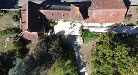 Périgord Noir – Propriété en pierre avec 5 gîtes et piscine chauffée
