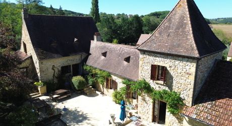 Périgord Noir – Propriété en pierre avec 5 gîtes et piscine chauffée