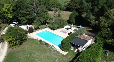 Périgord Noir – Propriété en pierre avec 5 gîtes et piscine chauffée