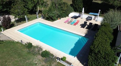 Périgord Noir – Propriété en pierre avec 5 gîtes et piscine chauffée