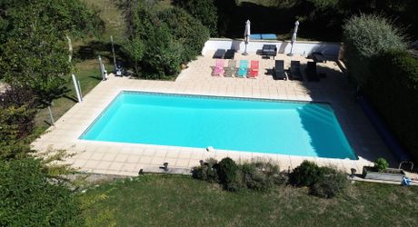 Périgord Noir – Propriété en pierre avec 5 gîtes et piscine chauffée