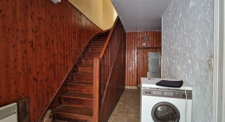 Maison de village ancienne, à renover, dans le Bugue comprenant 2 appartements 