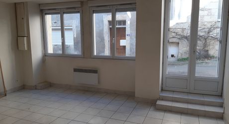 Maison de village ancienne, à renover, dans le Bugue comprenant 2 appartements 