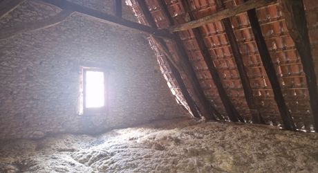Maison de village ancienne, à renover, dans le Bugue comprenant 2 appartements 