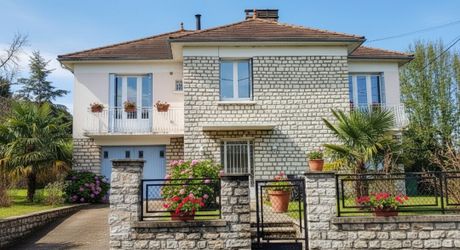 Maison de ville avec jardin et piscine