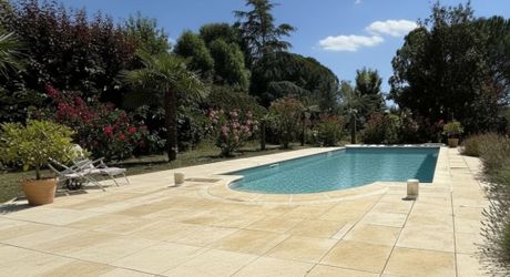Maison de ville avec jardin et piscine