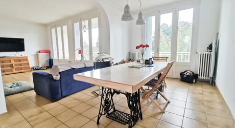 Maison de ville avec jardin et piscine