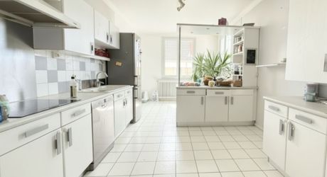 Maison de ville avec jardin et piscine