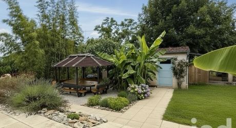 Maison de ville avec jardin et piscine