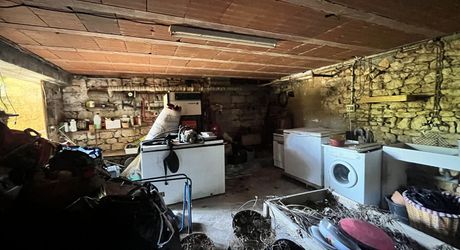 Beau bien de caractère avec dépendances à rénover – Idéal projet touristique ou familial Périgord Noir