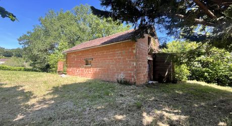 Beau bien de caractère avec dépendances à rénover – Idéal projet touristique ou familial Périgord Noir